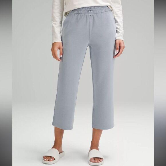 Lululemon baby blue SoftStreme highrise straight leg cropped Pant size 10